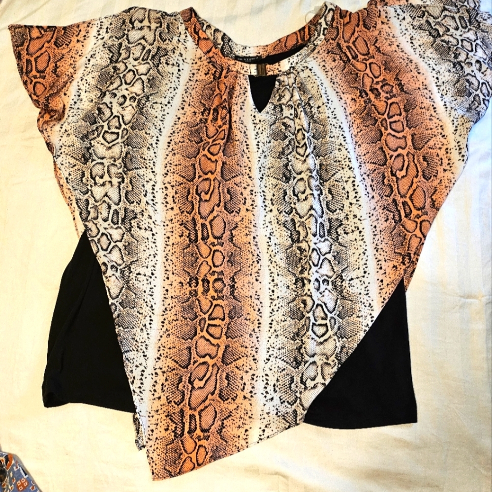 I. N. STUDIO FROM Dillards size 2X tan, black & peach colors. Gold tone buckle.